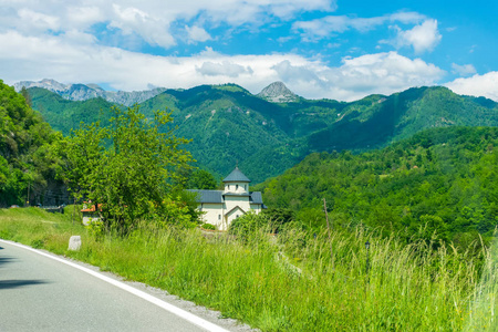 黑山河峡谷莫拉卡修道院寺庙图片