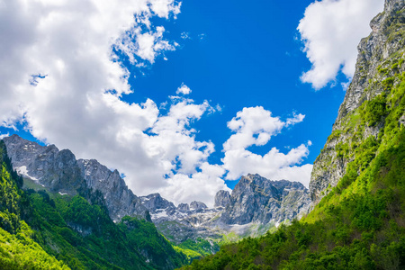 高山雪山景色