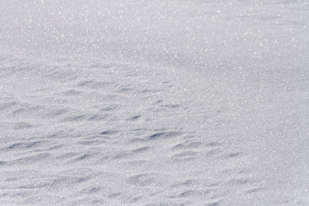 冬天的背景，新鲜的雪质地和阳光照射