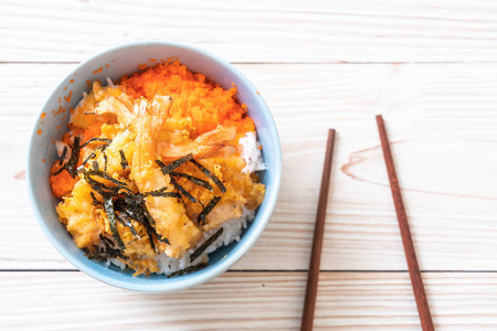 虾仁天妇罗饭碗配虾蛋和海草日本菜式
