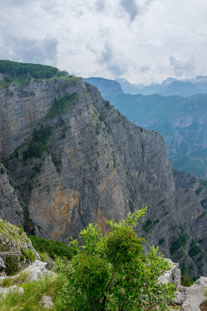 陡坡全景风景如画