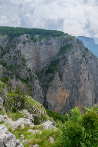 陡坡全景，风景如画