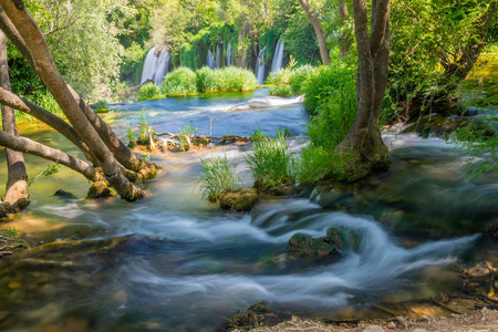 波斯尼亚和黑塞哥维那国家公园风景如画的克拉维斯瀑布