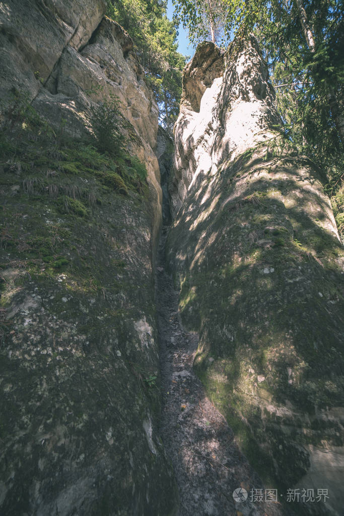 拉脱维亚砂岩悬崖近景