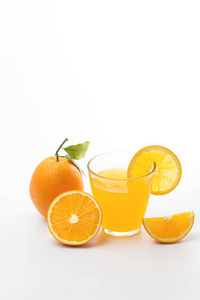 新鲜美味的橘子和橙汁
