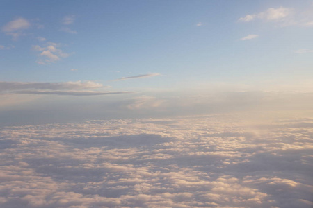 天空与云彩在日落从飞机风景里面