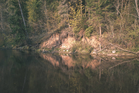 洛基森林阿马塔河，夏季拉脱维亚低流