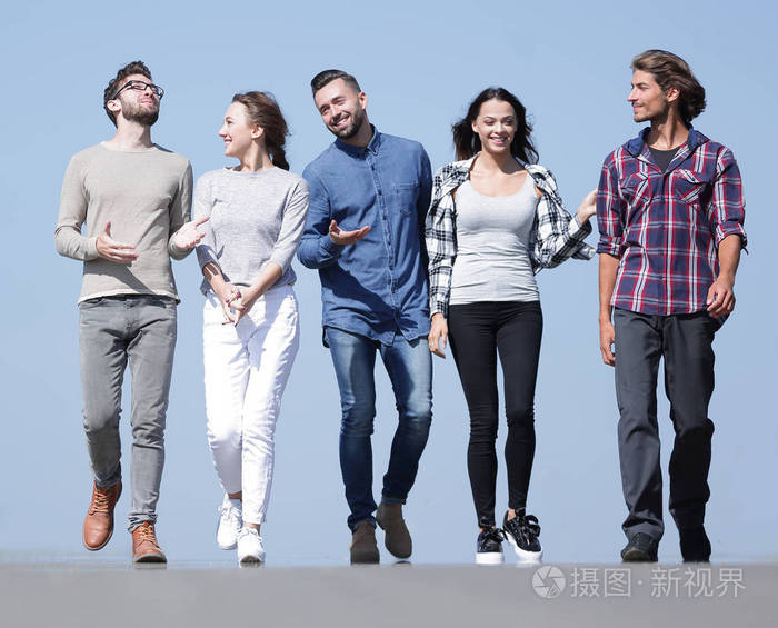 照片 人物 朋友的队伍, 走在路上.jpg