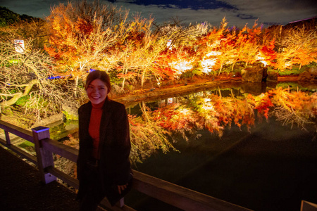 日本名古屋秋季公园景观枫树名为 纳巴纳无佐藤 夜间光照 日本最大的照明公园之一 美丽的灯光装饰在生机勃勃的秋叶上相似素材图片 摄图新视界