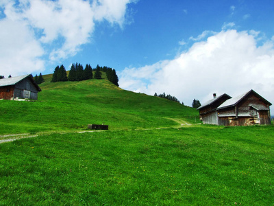 瑞士阿彭策尔奥塞尔罗顿奥斯威茨地区的农场和牧场照片