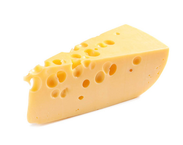 白色背景上的一块奶酪。 高蛋白质的天然食物