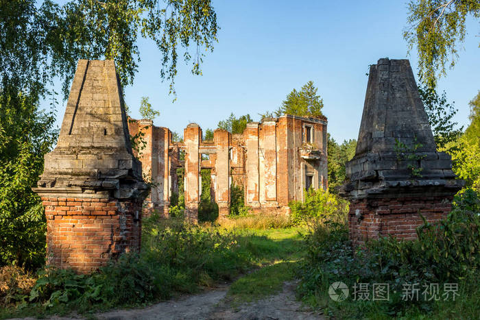 彼得罗夫斯科阿拉比诺庄园是18世纪末俄罗斯莫斯科地区一座废弃农场的废墟。 2017年8月
