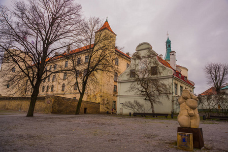 里加拉特维亚里加斯城堡是拉脱维亚总统拉脱维亚首都里加官邸Daugava河畔的城堡。 里加市历史中心是联合国教科文组织的世界遗