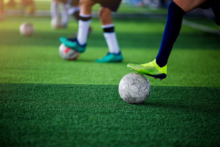 模糊的足球男孩图片