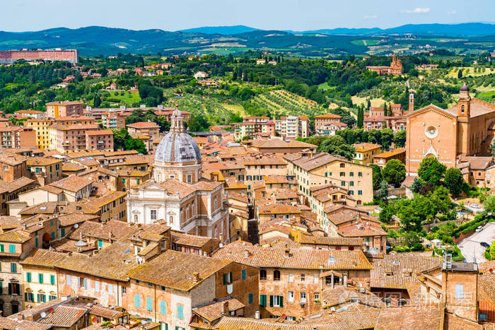 锡耶纳的空中城市景观,山顶小镇与锡耶纳和美丽的丘陵托斯卡纳在