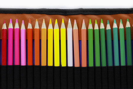 不同颜色的铅笔颜色或蜡笔。