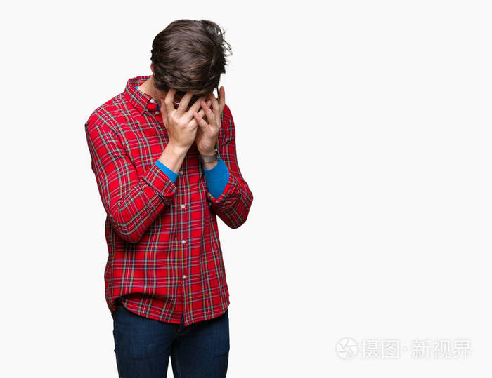 年轻的英俊男子戴着眼镜在孤立的背景上悲伤的表情覆