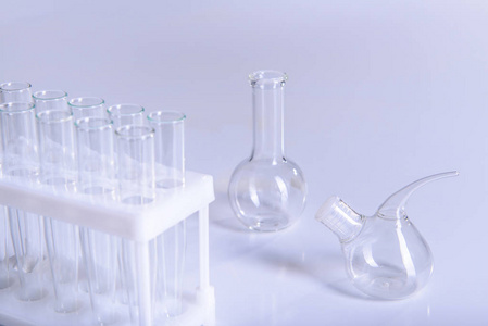 科学实验室研究开发概念显微镜与试管实验室研究与设备化学实验