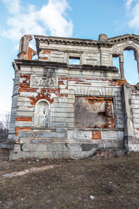 乌克兰吉托米尔一座古堡特列舍科地主的废墟。 在20世纪初的俄罗斯中，被无产阶级破坏者摧毁的美丽的旧城堡。 因破坏和气候侵蚀进