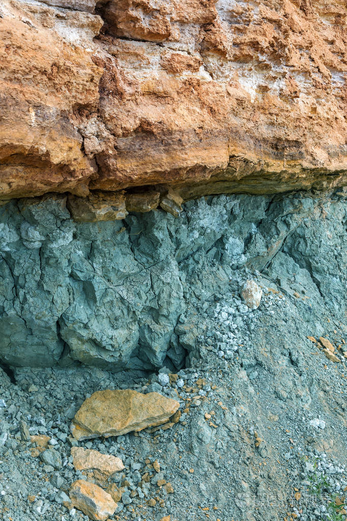 蓝色粘土钻石矿床的标志与钻石金伯利岩管有关. 自然地质财富
