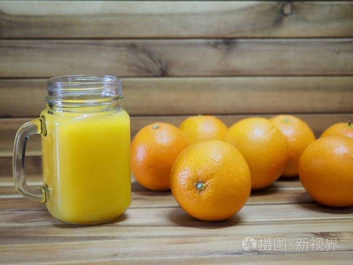 橙汁和橘子