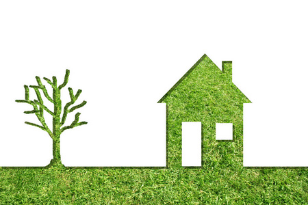 概念房子的象征或比喻，在地平线上用绿色的树，由新鲜的夏天或白色背景上孤立的春草制成