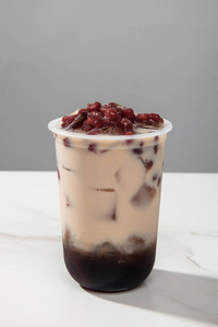 用透明玻璃烤红豆奶照片