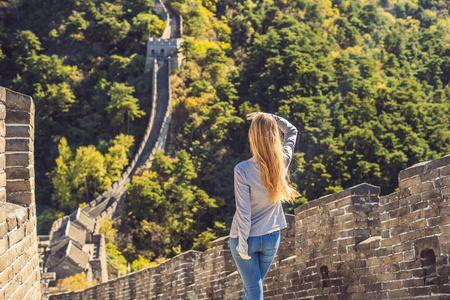 女孩参观和观光中国目的地照片