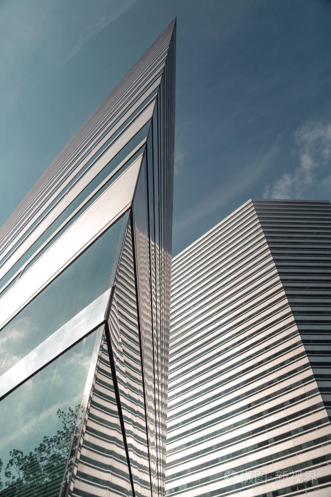 新加坡蓝天上的现代高楼大厦