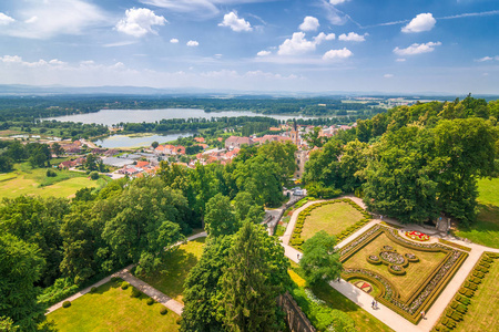 鲁博卡城堡下的景观与美丽的公园捷克共和国欧洲。