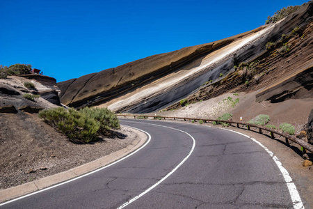 通往泰德国家公园火山峡谷的道路