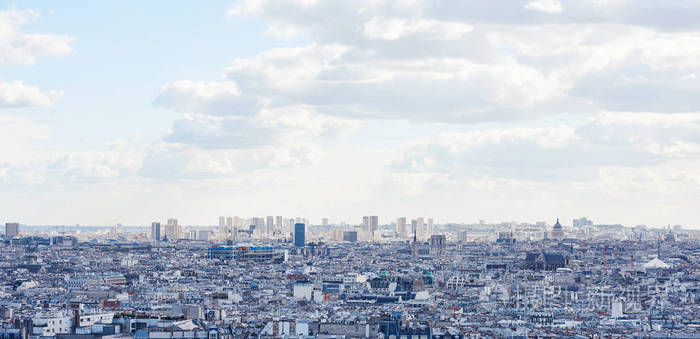 阴天的巴黎城市景观背景是埃菲尔铁塔法国