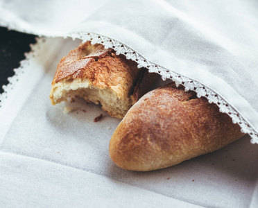 自制食品和糕点风格概念乡村全麦面包配方优雅视觉