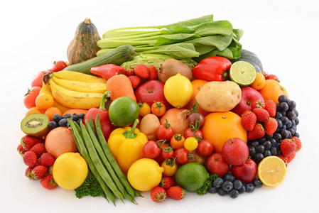 白色背景的新鲜蔬菜和水果