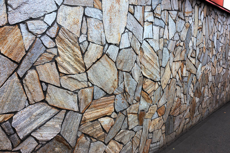 碎瓷砖作为疯狂背景进行铺装创意地板.