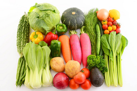 白色背景的新鲜蔬菜和各种蔬菜