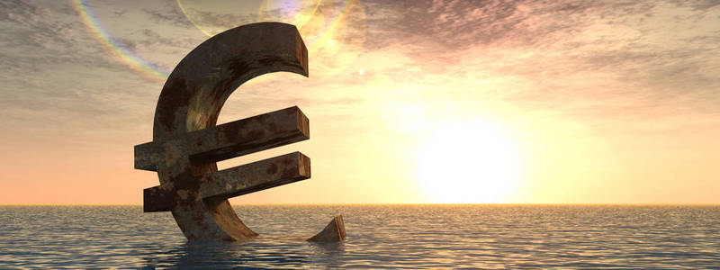 概念3D图示货币欧元标志或类似下沉在水，海或海洋日落背景概念欧洲危机旗帜
