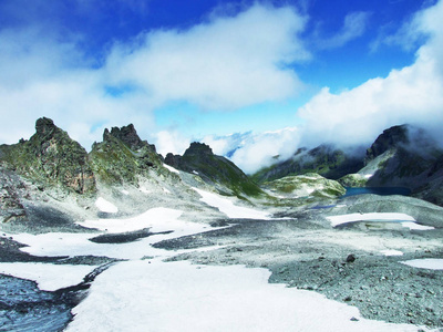 瑞士圣加伦州格勒罗斯阿尔卑斯山山脉的拉维纳霍纳峰上的风景