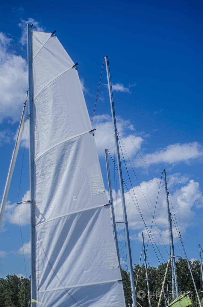 漂亮的船帆船和索具美丽的背景和景观景观和全景的帆与索具在蓝天在