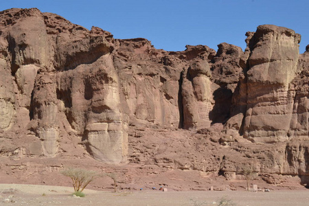 有趣的岩层在 timna 公园, 内盖夫沙漠, 荒野在以色列南部, 埃拉特