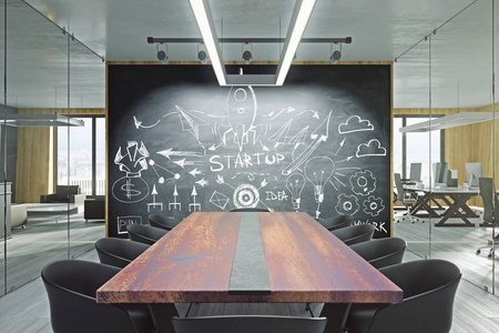 现代会议室，黑板上有创意的商业草图。 创业和创业理念。 3D渲染