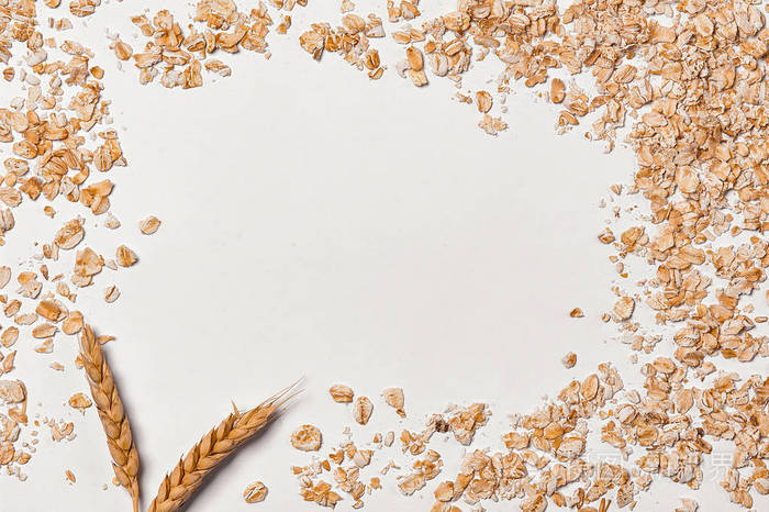 奶油背景下的燕麦片中间的文字位置