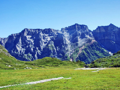 瑞士格勒鲁斯州格勒鲁斯阿尔卑斯山脉的MittlerSelbsanftPlattasAlvas峰