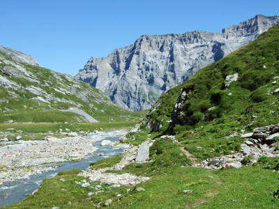 瑞士格拉鲁斯州奥伯斯塔菲尔巴赫山谷的奇妙高山山谷
