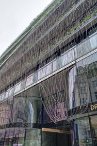DRN是布拉格1新城纳罗迪和米库兰斯卡街的多功能角楼，用作办公室餐馆商店和画廊。 它建于2012年至2017年，建筑成本15