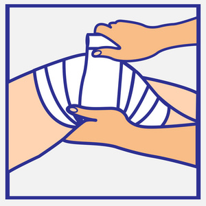 用手在受伤的膝盖上包扎绷带照片