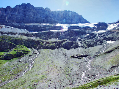 瑞士格勒鲁斯州格勒鲁斯阿尔普斯山脉中的沙吉菲尔峰