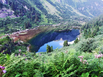 瑞士圣加伦山脉格勒鲁斯阿尔卑斯山脉地区的高山湖畔默格西