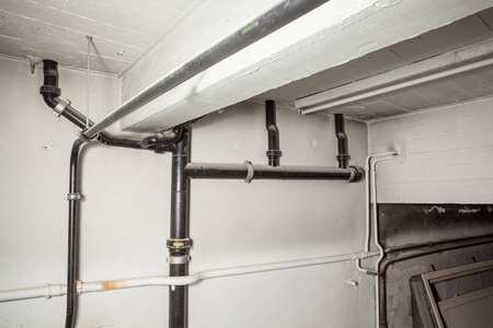 地下室厕所用强力油管聚乙烯排水管照片