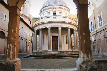 意大利罗马蒙托里奥庭院圣皮埃特罗著名的再认证布拉曼特杰作的外观